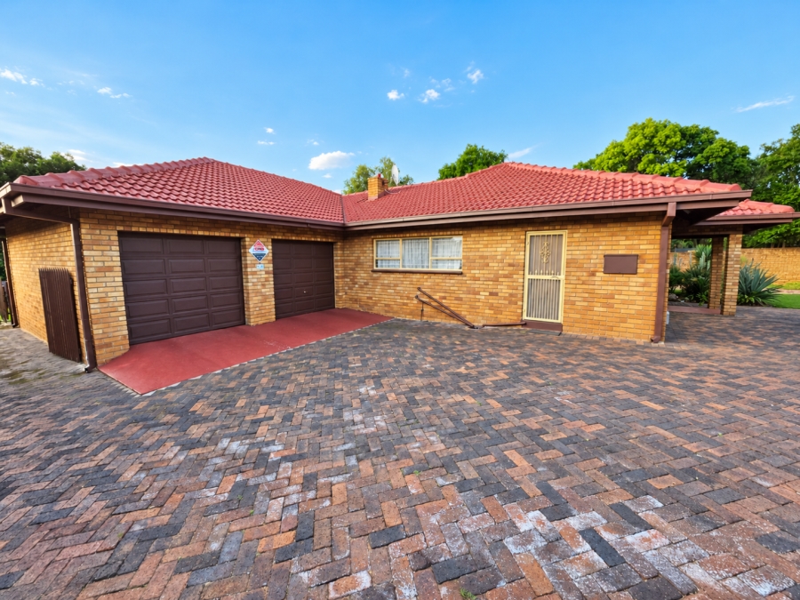 4 Bedroom Property for Sale in Wilkoppies North West
